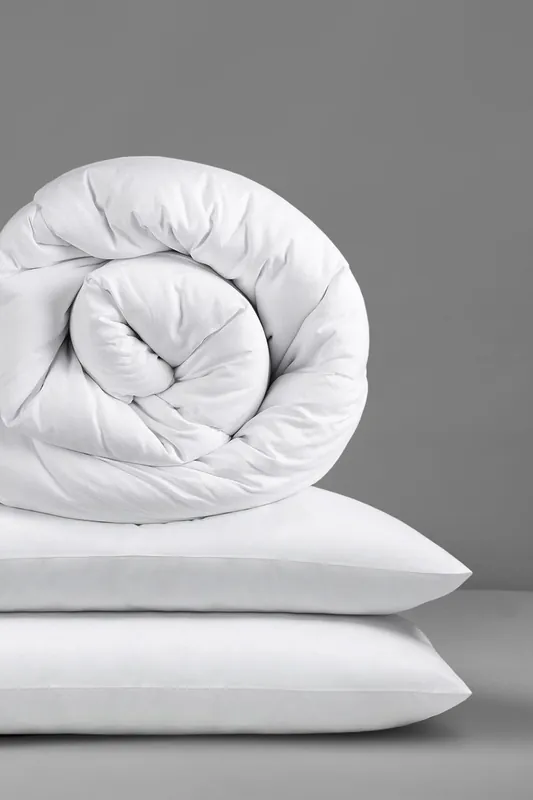 Feels Like Down 10.5 Tog All Year Round Duvet With 2 Pillows - Slumberdown