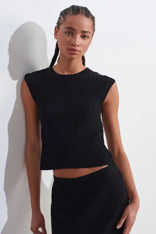 Ribbed Knit Crop Blouse - Dilvin