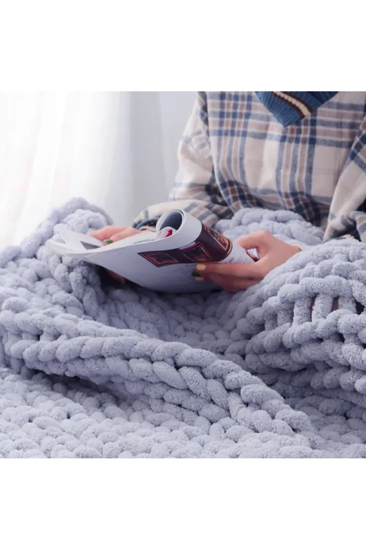 100*120cm Hand-Woven Chenille Blanket for Couch and Bed