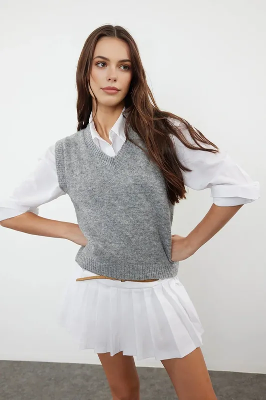Fitted V Neck Knit Sweater Vest - WOVCOR