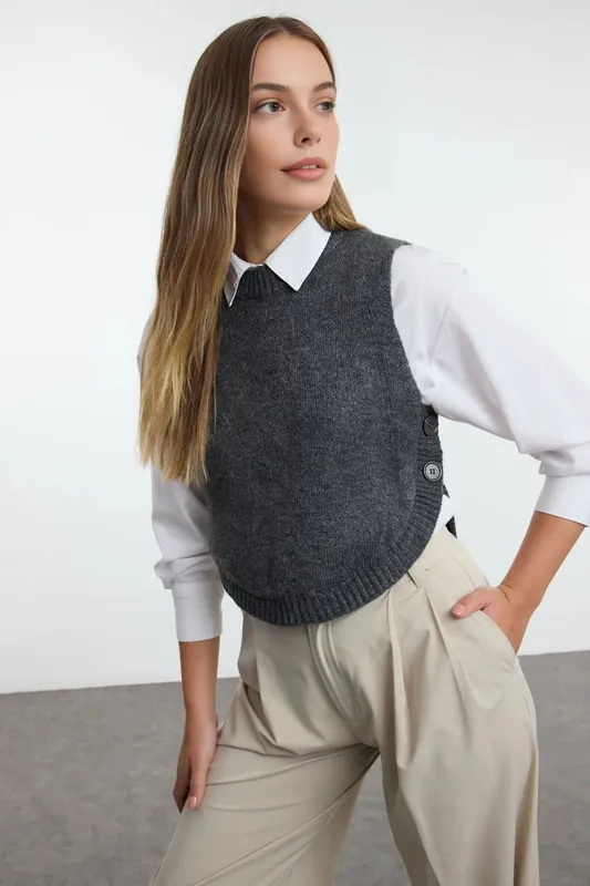 Cropped Button Detail Knit Sweater Vest - WOVCOR