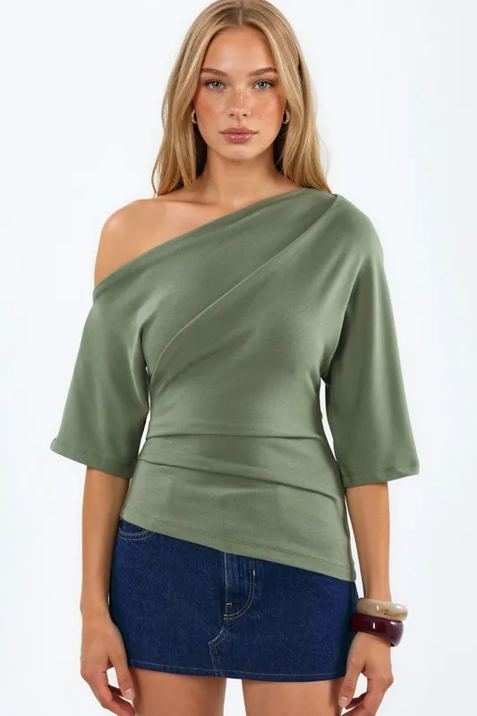 Women’s boat neck short-sleeve knit blouse