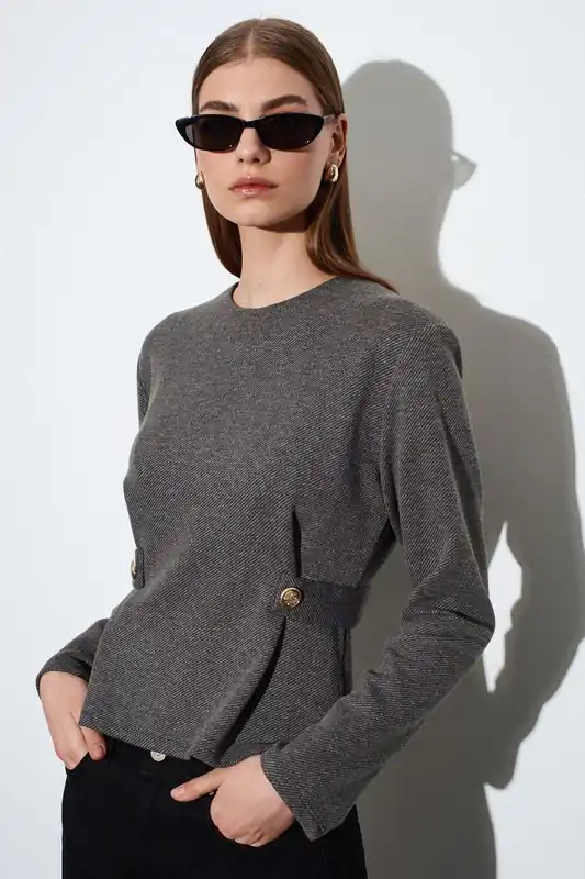 Fitted Ribbed Crew Neck Blouse - Dilvin