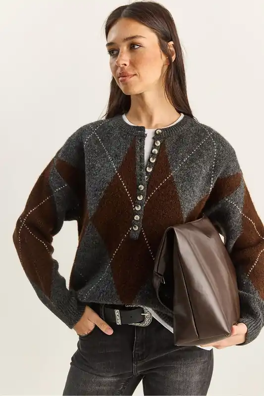 Knit Crew Neck Sweater with Button Closure - Bianco Lucci