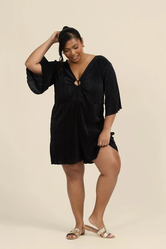 Curve Angel sleeve O ring detail plisse playsuit in black - FASHION-SZN