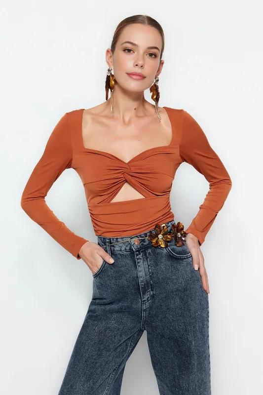Cut Out Detailed Knit Crop Top - WOVCOR