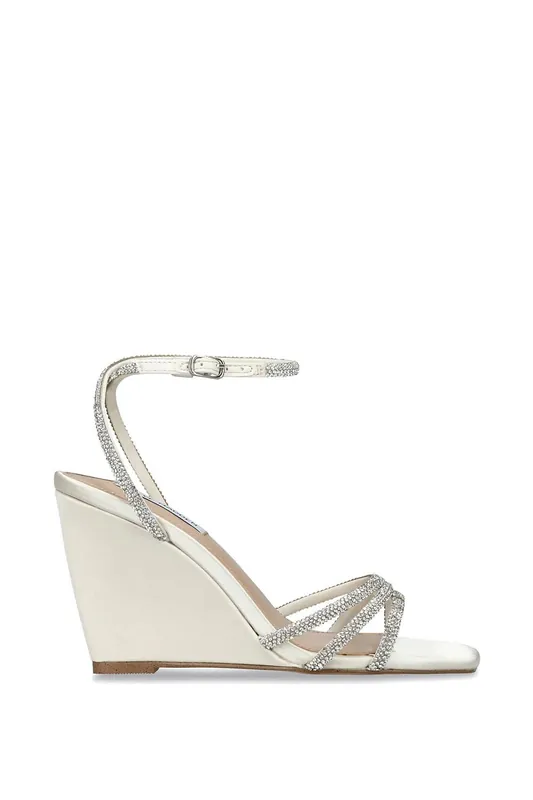 Aubri Cream' Sandals - STEVE MADDEN