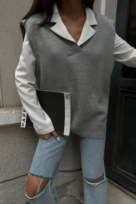 V Neck Sleeveless Oversized Sweater - Hiccup