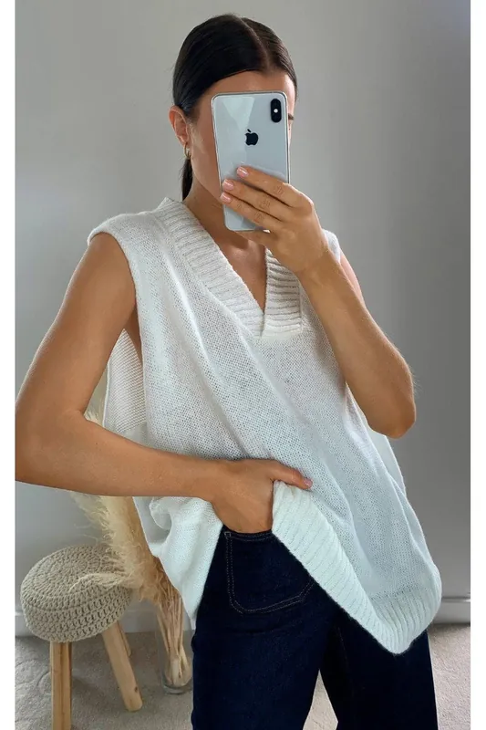 Lois Sleeveless Knitted Vest - IKRUSH