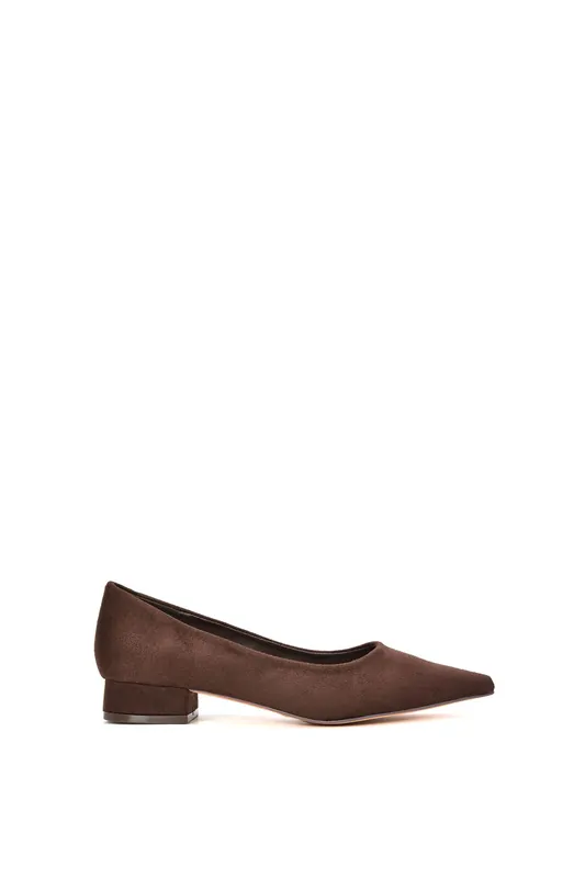 Karen' Pointed Toe Court Shoes With Low Block Heel - XY London