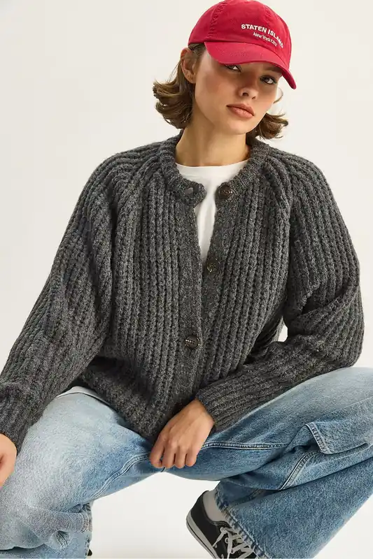 Knit Cardigan with Button Closure - Bianco Lucci