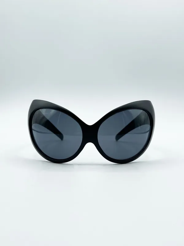Ultra Curved Wrap Around Sunglasses in Black - SVNX