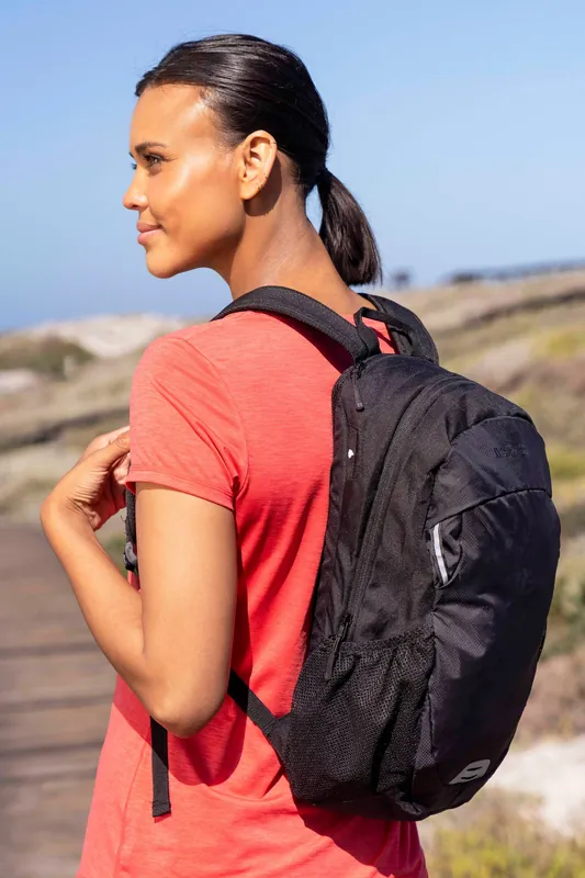 'Onyx' Lightweight Reflective Adjustable Strap Outdoor 15L Backpack - Mountain Warehouse
