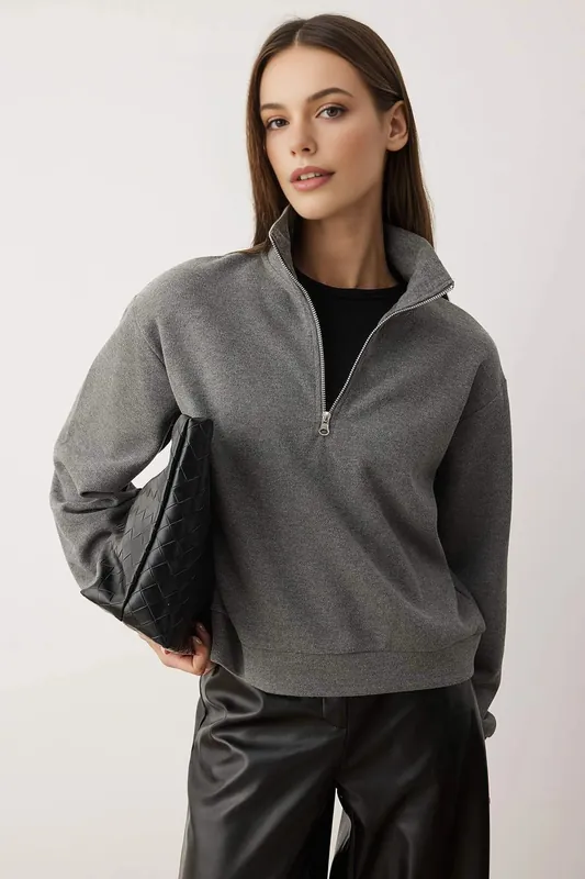Half-Zip Thick Knit Sweatshirt Zipper Detail