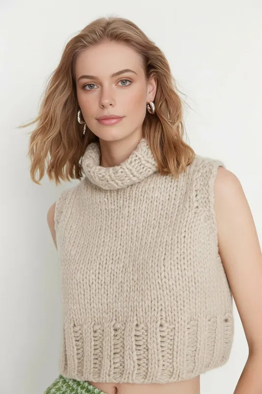 Chunky Knit Cropped Turtleneck Sweater - WOVCOR