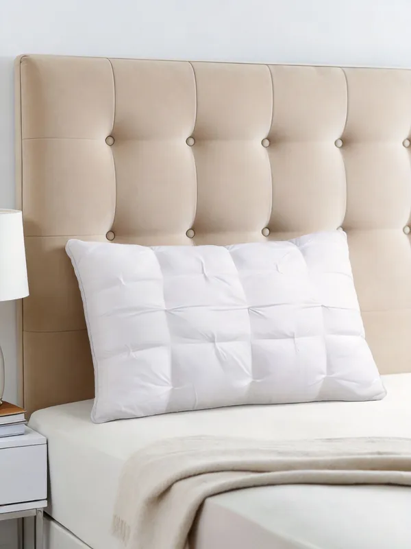 1000g Comfortable High Elasticity Twisted-Pleat Pillow
