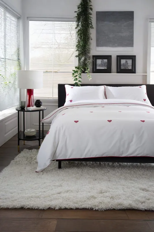 Filigree Hearts White & Red 100% Cotton Duvet Cover Set – Elegant Embroidered Bedding - The Lyndon Company
