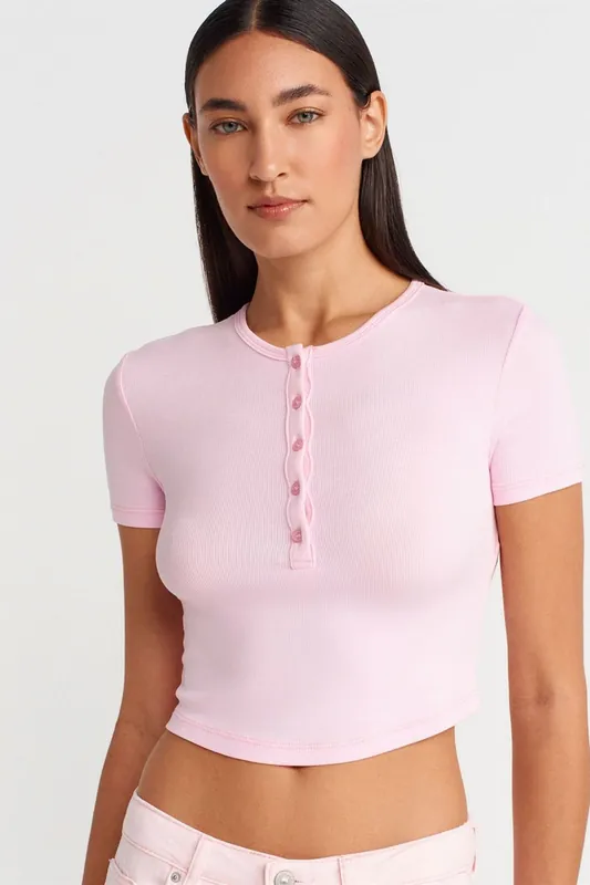 Slim Fit Crop Blouse With Buttons - Dilvin
