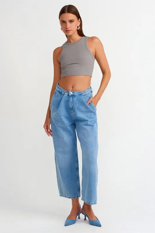 High-Waist Balloon Capri Jeans