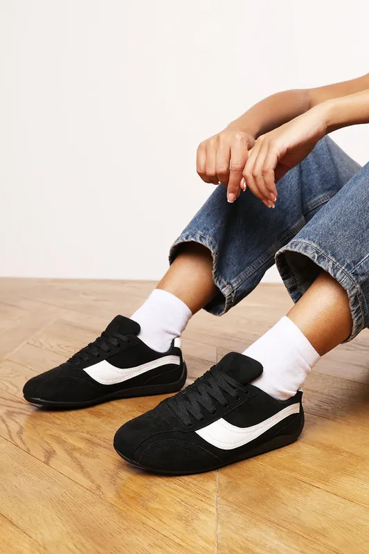 Venice' Low-Top Lace up trainer with Contrast Side Stripe