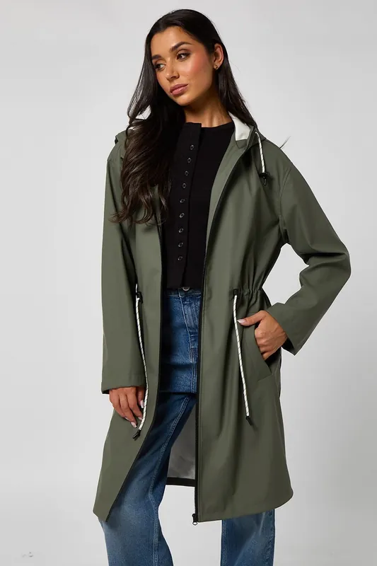 Fishtail Rubberised Raincoat - Urban Bliss