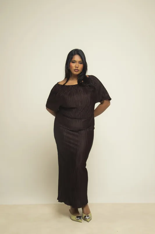 Curve Drop shoulder plisse midaxi dress in chocolate - FASHION-SZN