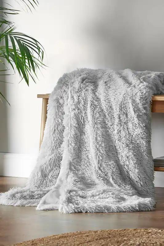 'Cuddly' Blanket Throw - Catherine Lansfield
