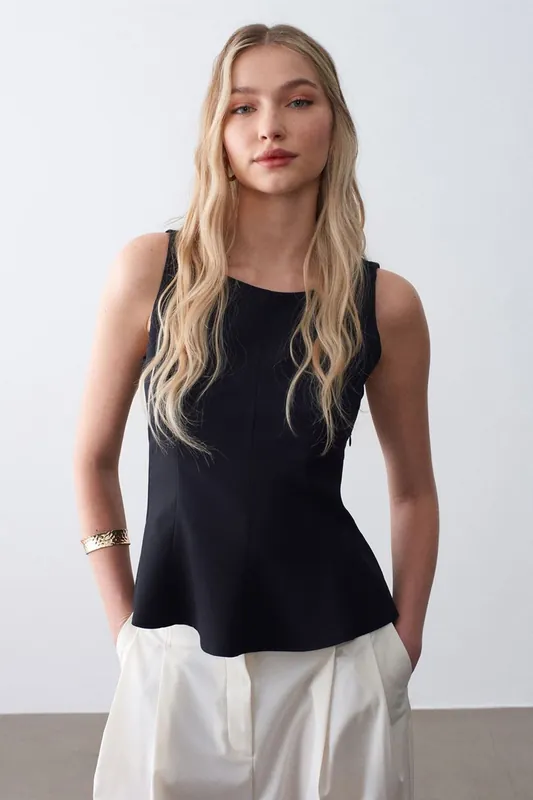 Fitted Sleeveless Crepe Peplum Blouse - Dilvin
