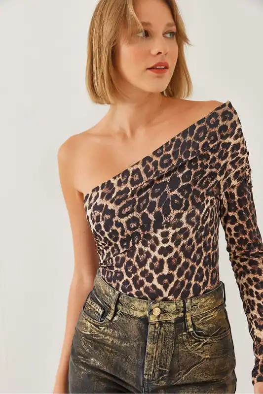 Leopard Print Strapless Fitted Blouse - Bianco Lucci