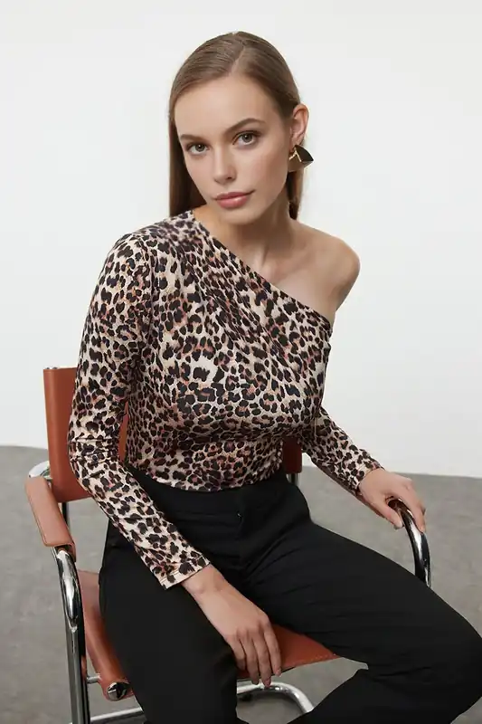 One Shoulder Leopard Print Long Sleeve Bodysuit - WOVCOR