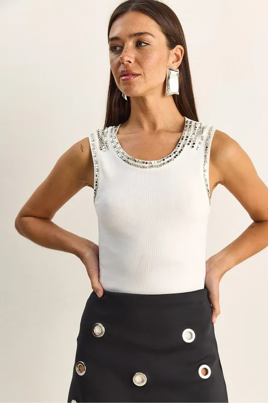 Ribbed Sleeveless Crew Neck Blouse with Stone Accessory - Bianco Lucci