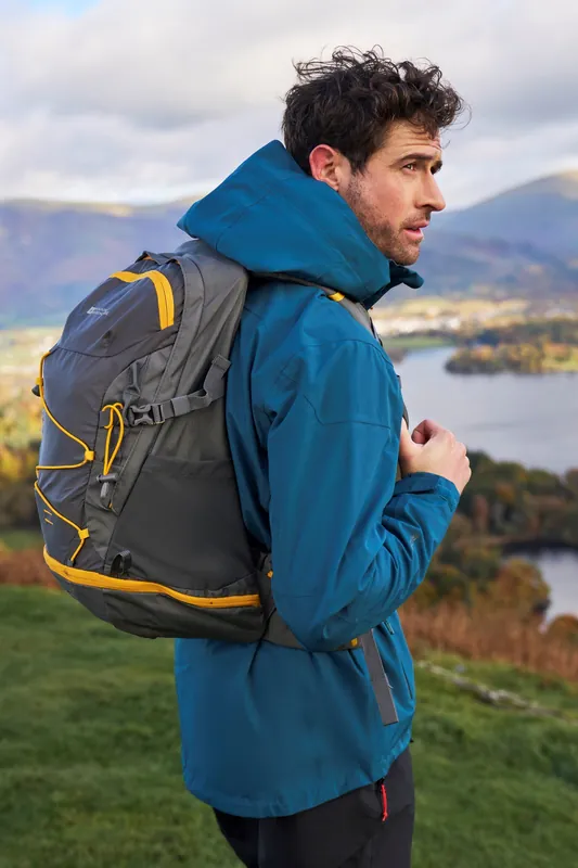 'Pace' Lightweight Spacious Adjustable Strap Outdoor 30L Rucksack - Mountain Warehouse