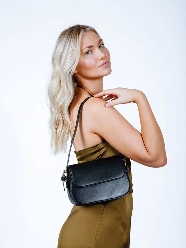 Rounded Bag in Black -2 Straps