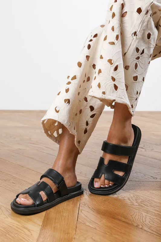 Alana' Chunky Link Detail Strap Sandal - Where's That From