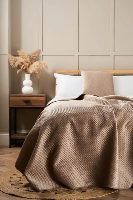 Liso Bedspread - BHS