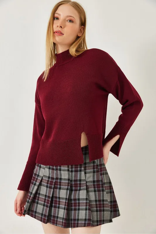 Relaxed Fit Turtleneck Sweater with Slit - Bianco Lucci
