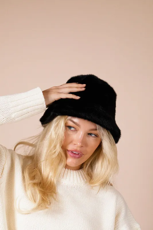 Soft Bucket Hat In Black - SVNX