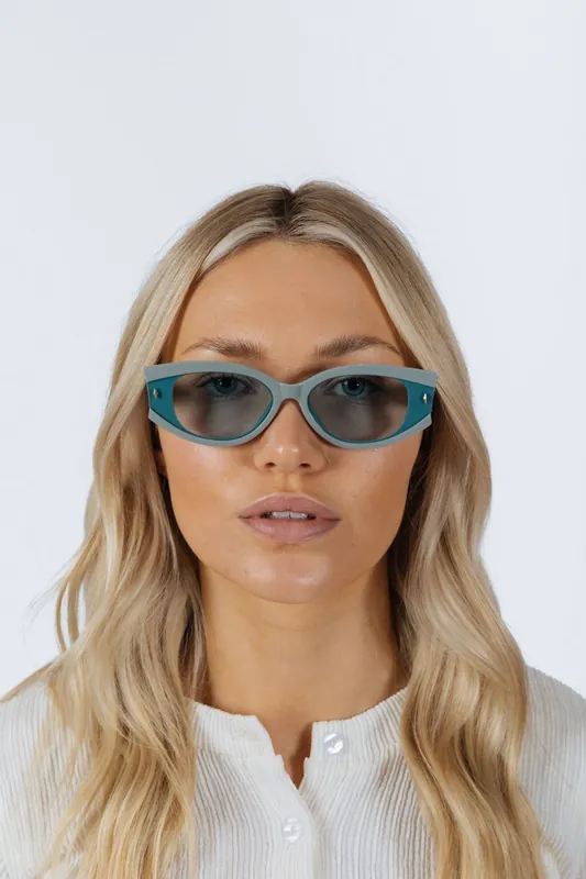 Oval Rectangular Vintage Sunglasses in Blue - SVNX