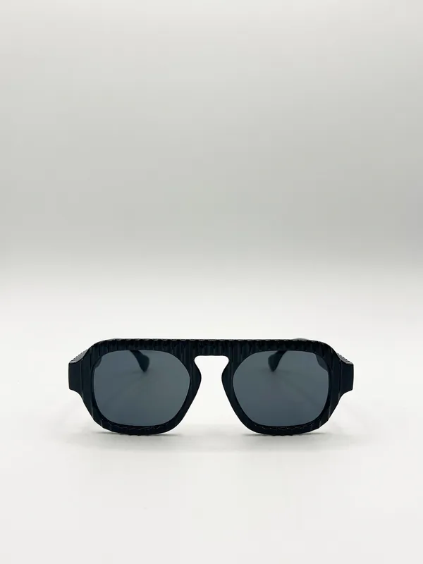 Retro Ribbed Navigator Sunglasses in Black - SVNX