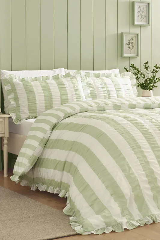 'Seersucker Frill Stripe' Duvet Cover Set - Catherine Lansfield