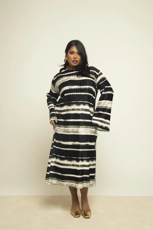 Curve Khaki Striped Flare Sleeve Plisse Midaxi Dress - FASHION-SZN