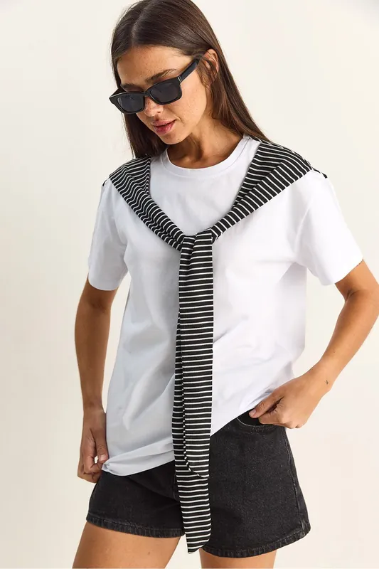 Accessory Detailed Crew Neck T-Shirt