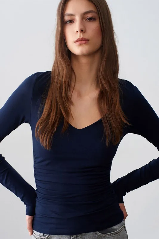 Slim Fit V-Neck Knit Blouse
