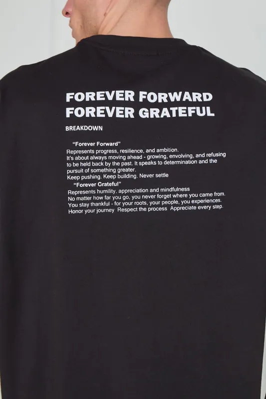 Oversized T-Shirt – “Forever Forward. Forever Grateful.”