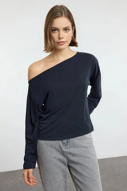 Long Sleeve Boat Neck Relaxed Cut Knit Blouse - WOVCOR
