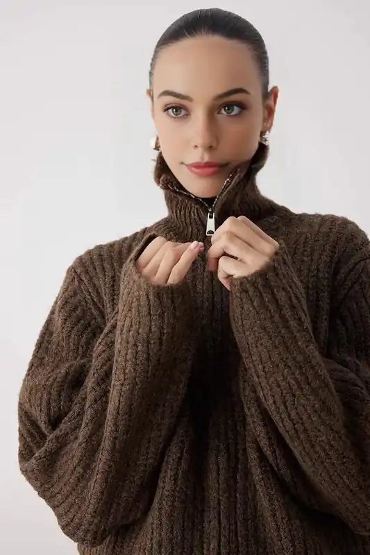 Soft Textured Oversize Zipper-Detail Knit Cardigan
