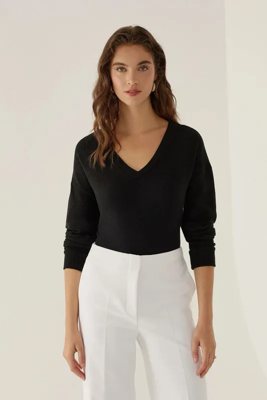 Textured V-Neck Knit Top