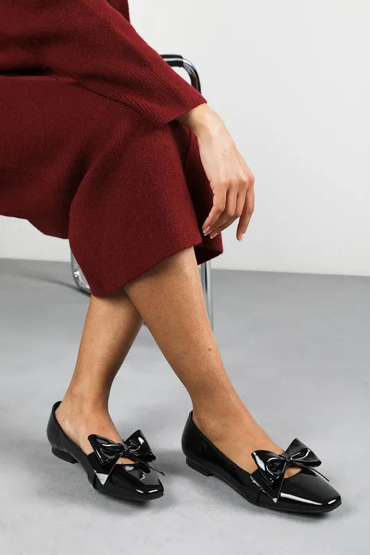 Kaitlyn' Square Toe Ballet Flats With Bow Detail - Where's That From