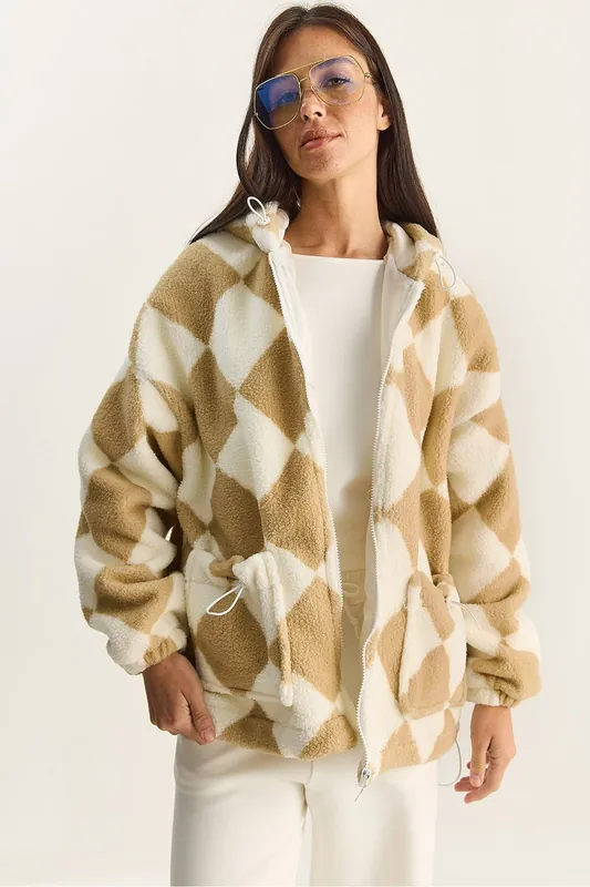 Oversized Diamond Patterned Plush Jacket - Bianco Lucci
