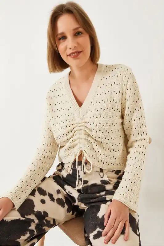 Textured Lace V-Neck Crop Top with Ruffle Detail